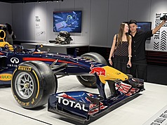 F1一級方程式賽車國際巡迴展覽，首度移師亞洲並選在新加坡登場。