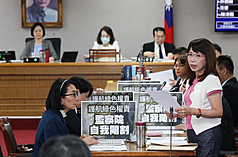 立法院司法及法制委員會23日開會，邀請監察院就公職人員利益衝突迴避等議題專題報告，並備質詢，但監察院未派員出席，也未提出書面報告，藍白立委批評規避國會監督。前右為民眾黨立委陳昭姿。