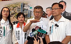 中國國民黨25日在凱達格蘭大道辦「我是人、我反毒台」集會，前台灣民眾黨主席柯文哲（右2）24日表示，活動辦得很倉促，事先沒被告知，行程早已排定。