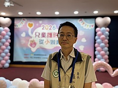 國內COVID-19疫情再升溫，疾管署開設防疫專區，署長羅一鈞（圖）25日提醒，若發燒、咳嗽等應避免參加集會遊行活動，慢性病患與長者建議戴口罩。