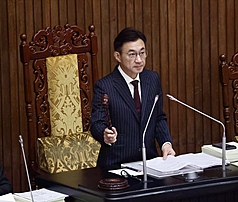 立法院28日三讀通過民法第1223條修正案，正式刪除兄弟姊妹特留分，讓財產分配更能依循立遺囑者本意，立法院副院長江啟臣敲槌通過。
