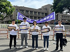 由時代力量、小民參政歐巴桑聯盟、台灣基進、台灣綠黨組成的台灣前進陣線29日舉行記者會質疑高鐵延伸宜蘭無法解決國道5號壅塞問題，同時遞交陳情書要求行政院說明高鐵延伸宜蘭的相關細節。
