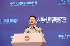 中國國防部新聞發言人蔣斌在30日例行記者會上，對於上半年共機擾台架次降至3年來最低，不正面回答是否和美中關係改善有關，僅表示「自有安排」。