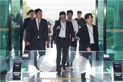 南韓檢調23日突襲搜索中央選舉管理委員會(NEC)的總部。