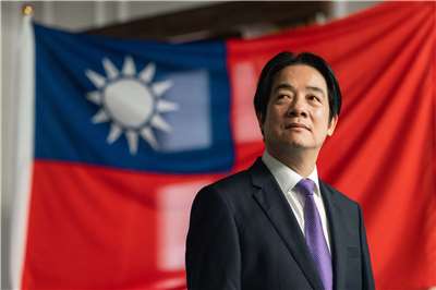 國民黨以AI深偽(DeepFake)技術模擬賴清德總統(圖)的聲音製作嘲諷中聯油品事件的影片「油不得你」，引發創作自由、言論自由與法律責任及國安風險間的爭議。資料照片。(總統府提供)