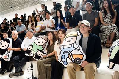 辜寬敏基金會與台灣北海民主韌性協會，26日起於台北舉辦「給台灣的情書」特展，回顧2025年大罷免運動後，台灣民主韌性的發展。(楊仁翔 攝)
