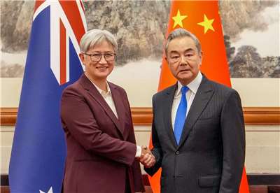 澳洲外交部長黃英賢(Penny Wong)和中國外長王毅會面時，針對北京在南太平洋試射可搭載核彈頭的飛彈提出關切。中國潛艦7月發射​​一枚裝有模擬彈頭的彈道飛彈，射程可深入太平洋(圖:X@SenatorWong)