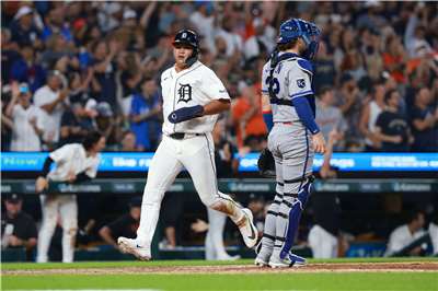 效力MLB底特律老虎隊的台灣棒球好手李灝宇23日在與堪薩斯市皇家隊交手時，第八局跑回本壘得分。(AFP)