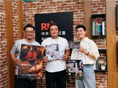 主持人內克（右）、Lawis Aow（中），與Wula導演（左）之合照。