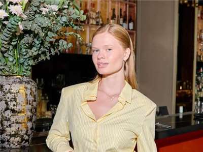 俄羅斯女模克斯特羅米蒂娜(Anastasia Kostromitina)因外表神似挪威足球球星哈蘭德而爆紅。(IG/@nas__kos)