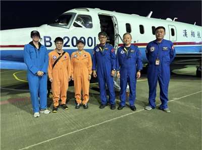 颱風巴威襲台，中央氣象署與台灣大學及漢翔公司合作，10日清晨執行颱風飛機投落送觀測任務，可取得高空至近海面的關鍵氣象資料，做為分析及預報依據。（氣象署提供）
