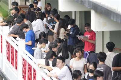 115學年分科測驗13日舉行第1天考試，考生務必攜帶身分證等有效證件正本應試。 (圖：中央社)