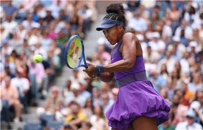 日本名將大坂直美（Naomi Osaka）5日在溫布頓網球錦標賽以爆冷擊敗世界排名第一的莎芭蓮卡（Aryna Sabalenka），生涯首度闖進溫網8強。