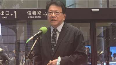 總統府秘書長潘孟安出席民進黨全代會，會前受訪時強調食安問題需要中央地方通力合作。(劉玉秋攝)
