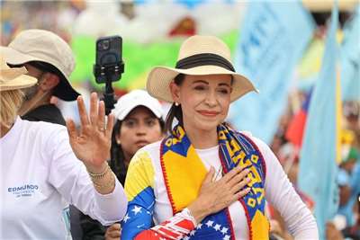 委內瑞拉發生地震後，滯留海外的反對派領袖馬查多(Maria Corina Machado)原本計劃返國，但在美國介入下夭折。檔案照。 (圖:FB/mariacorinaya)