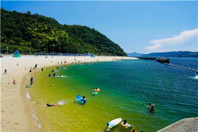 根據日本觀光振興協會調查，2016年時全日本共有1111個海水浴場，但到了2025年已減少13%，降至966個。示意圖。(Unsplash圖庫)