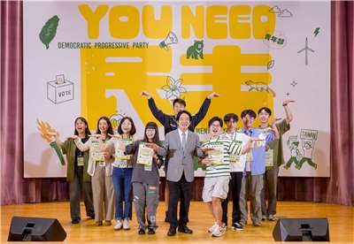 身兼民進黨主席的賴清德總統，26日出席由民進黨青年部所舉辦的「國務青旗艦營」，並勉勵青年朋友一起幫助台灣走向世界。(民進黨提供)
