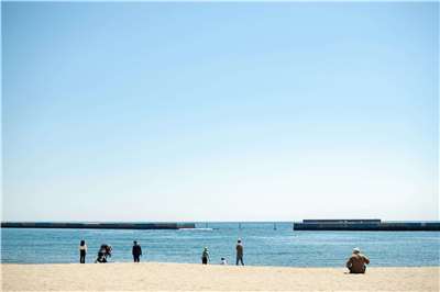 根據日本觀光振興協會調查，2016年時全日本共有1111個海水浴場，但到了2025年已減少13%，降至966個。示意圖。(Unsplash圖庫)
