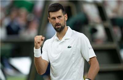 塞爾維亞網球名將喬科維奇(Novak Djokovic)7日在溫網經歷史上最長的8強戰，最終在5盤激戰中艱辛擊敗加拿大好手奧格-阿里辛(Felix Auger-Aliassime)晉級4強。