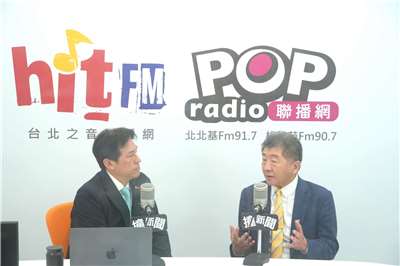 行政院政務委員陳時中(右)30日接受《POP撞新聞》主持人黃暐瀚專訪。(圖：《POP撞新聞》提供)
