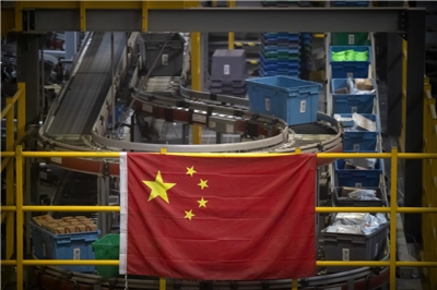 美媒報導指出，中國鞋廠火災這起意外，凸顯許多中小型工廠往往為削減成本而忽視生產安全，造成安全風險。(示意圖/美聯社/達志影像)