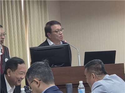原民會副主委杜張梅莊30日在立法院內政委員會表示，西拉雅族正名後，8月中可登記身分，不過後續仍有118項權益法規待修。(江昭倫 攝)