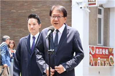 總統府秘書長潘孟安(前)23日率監察院第7屆監委被提名人拜會立法院長韓國瑜，潘孟安在會後接受媒體採訪。（趙婉淳 攝）