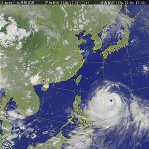 根據中央氣象署颱風消息，強颱巴威今天下午2時中心氣壓895百帕，中心位置約在鵝鑾鼻東南東方1380公里的海面上，以每小時21轉17公里速度，向西北西進行，中心附近最大風速每秒60公尺，7級風暴風半徑380公里，10級風暴風半徑180公里。(圖：氣象署)