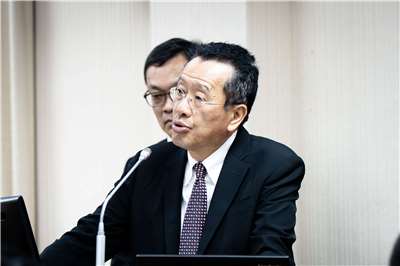 國防部長顧立雄1日在立法院備詢時表示，在野黨所提出的「無人載具採購條例」，不但內容未考量國防建軍需求，立法的意義也不明，更有違反行政立法分立原則之嫌。(楊仁翔 攝)