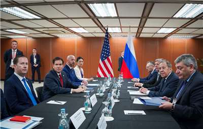 美國國務卿盧比歐(Marco Rubio)23日在東協外長會議場邊，與俄羅斯外長拉夫羅夫(Sergei Lavrov)會晤。 (圖:X@SecRubio)