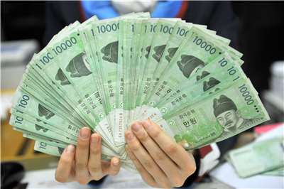 韓元兌美元30日升值2%，來到1美元兌1418韓元，達2025年10月20日以來最高水準。資料照片。
