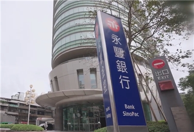 永豐金於今年5月29日股東會宣布旗下永豐銀行將以「吸收合併」方式迎娶京城銀行，預計2027年第一季完成合併與更名。圖為永豐金控旗下永豐銀行。(圖：永豐銀行YT)