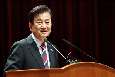 南韓統一部長鄭東泳表示，南韓正在放棄對北韓的一項「無核化優先」政策，轉而採取「和平優先」的態度。(圖：南韓統一部)
