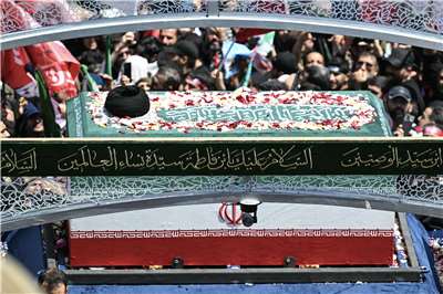 伊朗最高領袖哈米尼(Ali Khamenei)的靈柩將移至伊拉克繼續儀式。
