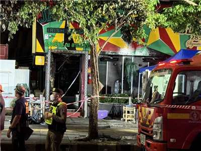 位於首都曼谷郊區的一家酒吧12日深夜發生大火，造成至少27人死亡。泰國國家警察13日凌晨2點左右(台灣凌晨3點)在社群媒體發文說，這場火勢已「獲得控制」。