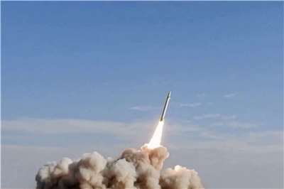 伊朗革命衛隊2026年7月20日公布的影片顯示，伊朗朝波斯灣的美軍基地發射飛彈。