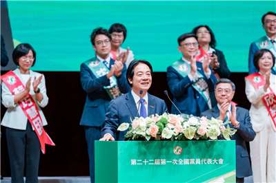 民進黨全代會19日登場，兼任民進黨主席的賴清德總統在會中表示，中國自7月實施《民族團結進步促進法》，不僅侵害台灣主權與國家尊嚴，更濫施跨境鎮壓，威脅全球民主秩序。賴呼籲全黨團結一致，共同反對中國「紅色恐怖」。(圖:行政院長卓榮泰臉書)