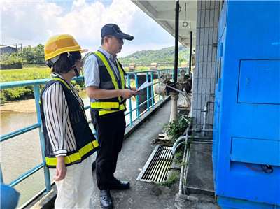 八堵抽水站取水口、發電機及水中油儀器颱風前檢點。(圖 : 台灣自來水公司)