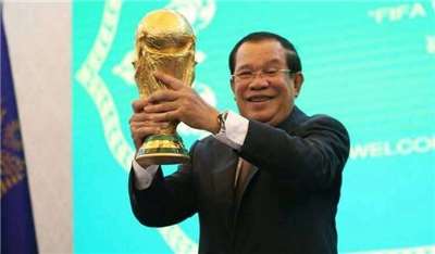 柬埔寨前總理、現任參議院議長洪森(Hun Sen)12日在社群平台發文，祝福法國國家隊在本屆世界盃一路晉級，最終贏得冠軍。(圖：洪森臉書)