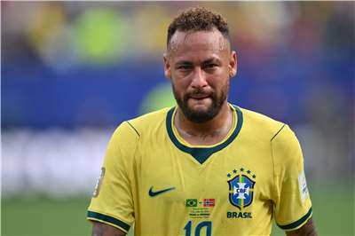 巴西國家足球隊止步2026年世界盃16強，陣中球星內馬爾(Neymar)賽後跪地痛哭，證實這將是他最後一屆世足。