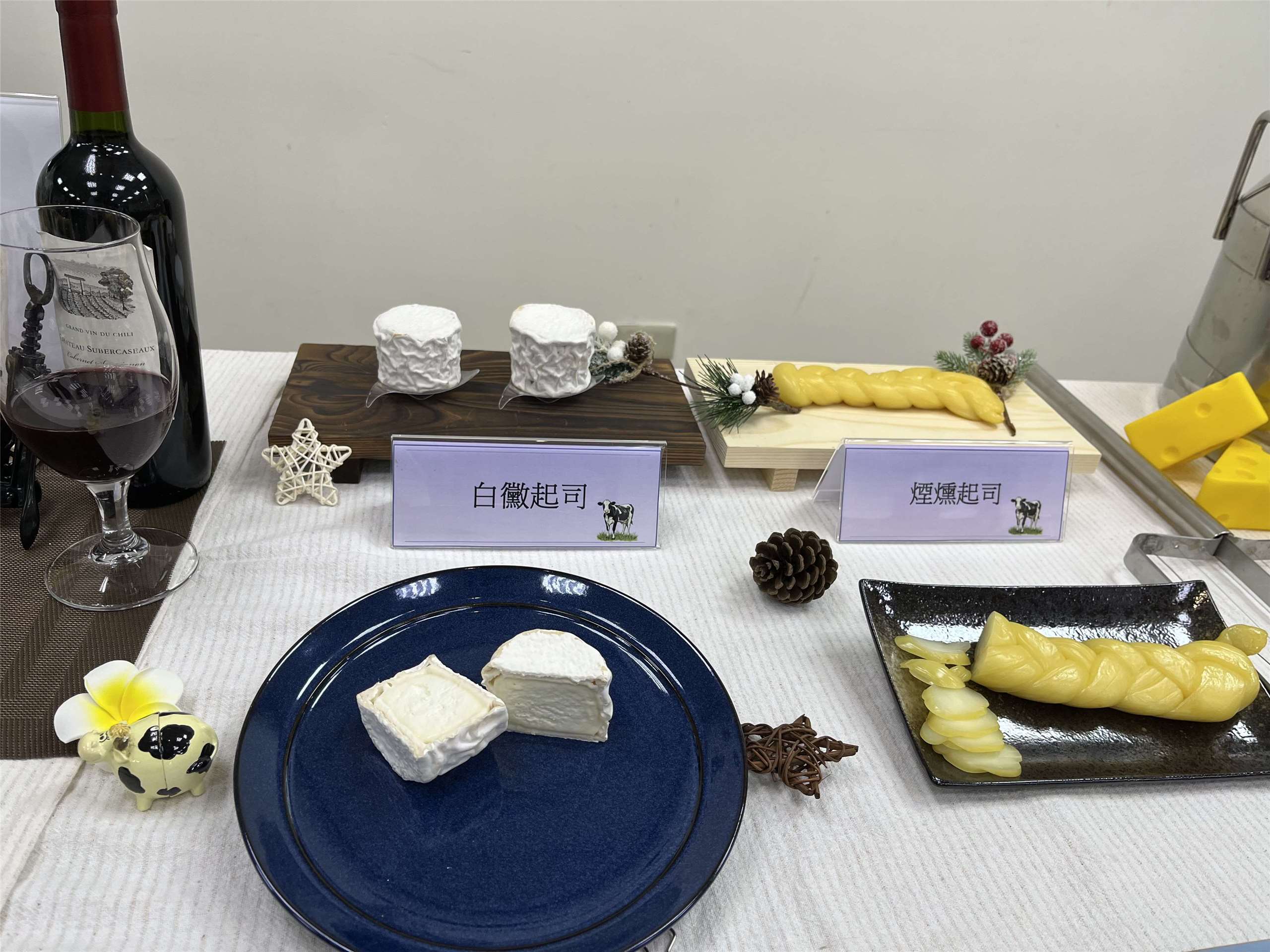 畜試所在發展藍圖的7大類起司中，目前已成功建立高達、白黴、奶油及拉伸型起司等4類起司的基礎製程。(圖/陳林幸虹 攝)