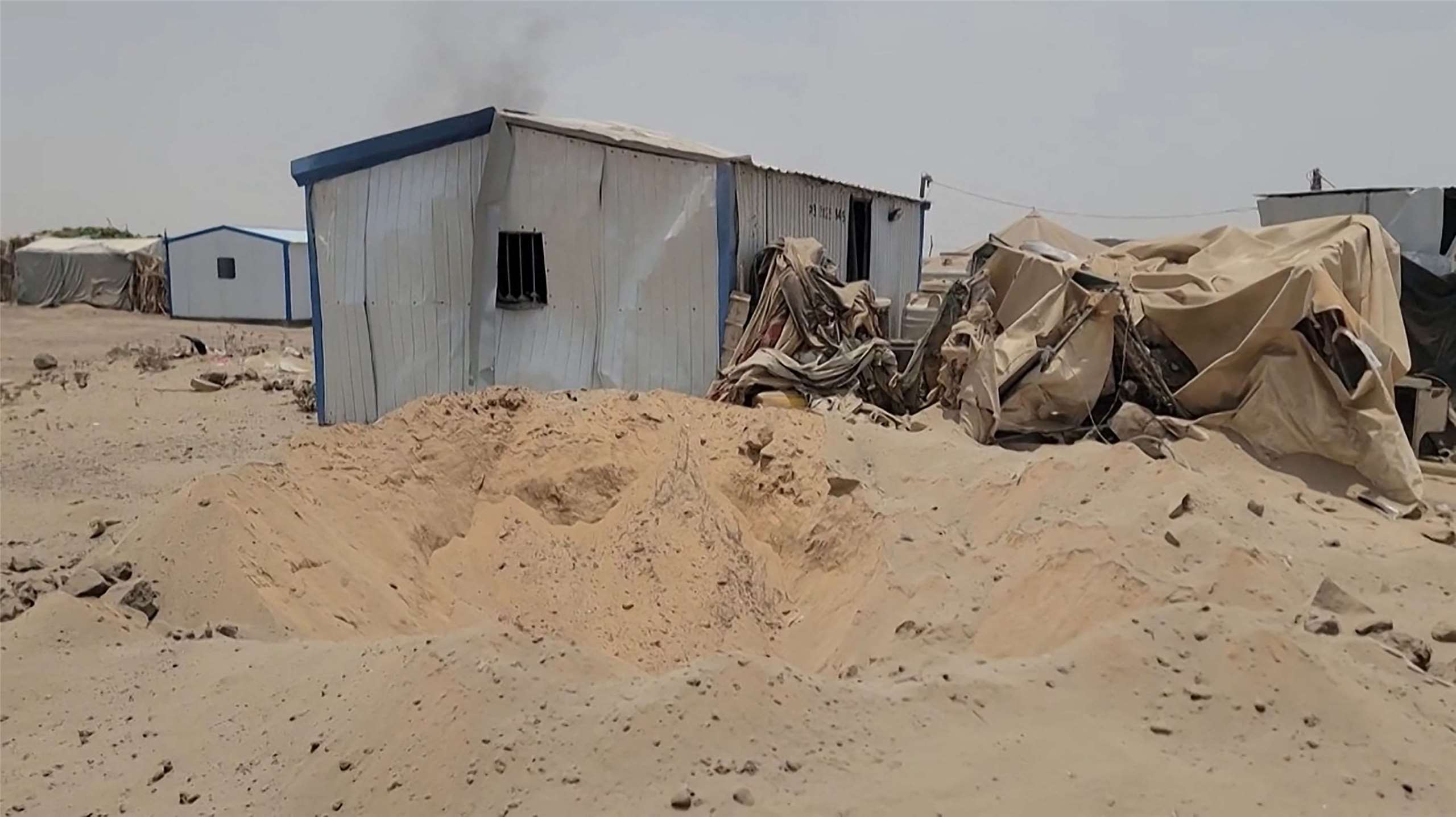 葉門叛軍青年運動(Houthis)7日朝馬里卜(Marib)的難民營和住宅區發射彈道飛彈和無人機，導致2人死亡。