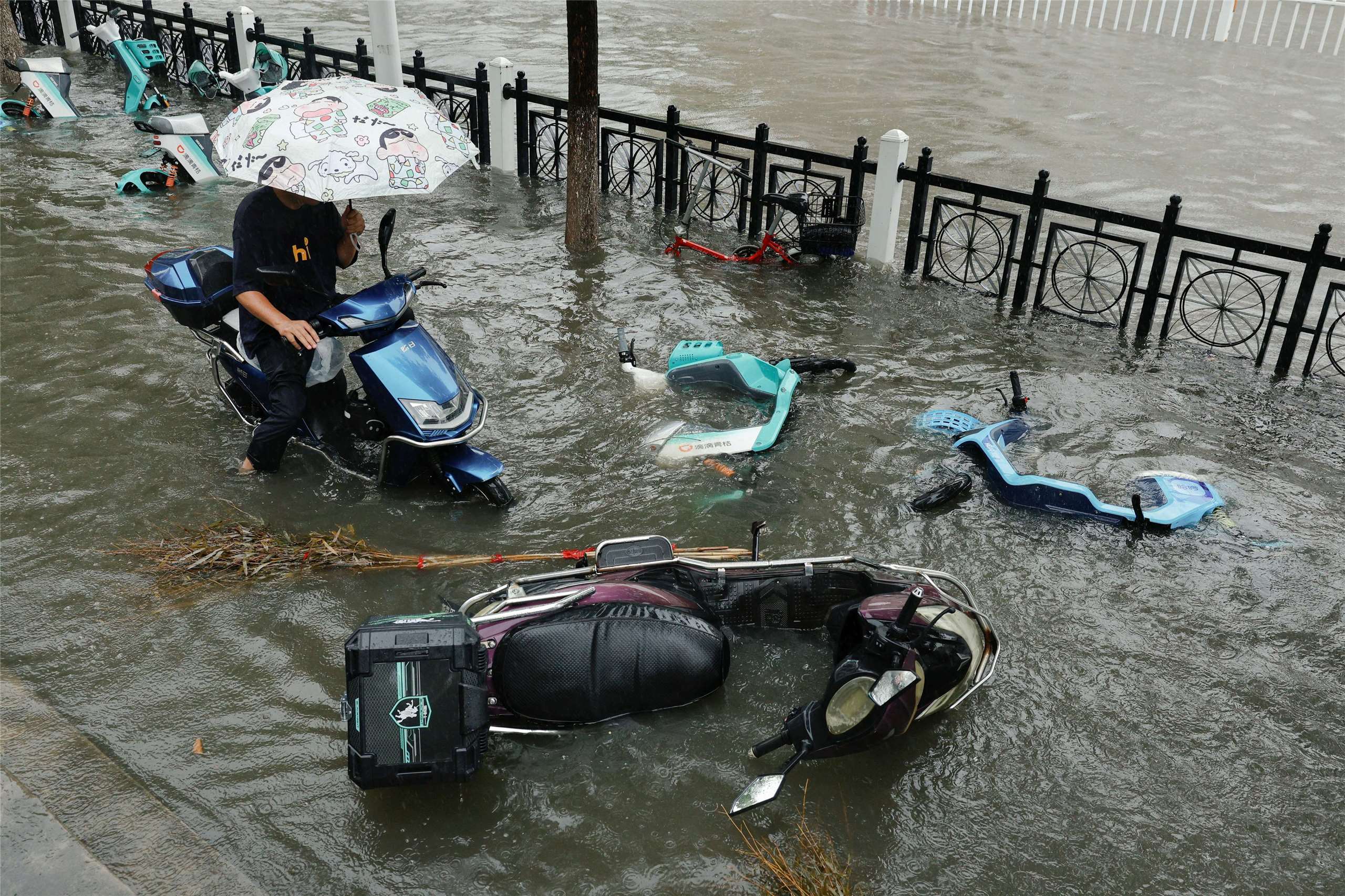 颱風「白海豚」殘餘環流為襄陽帶來強降雨。(RT/達志影像)