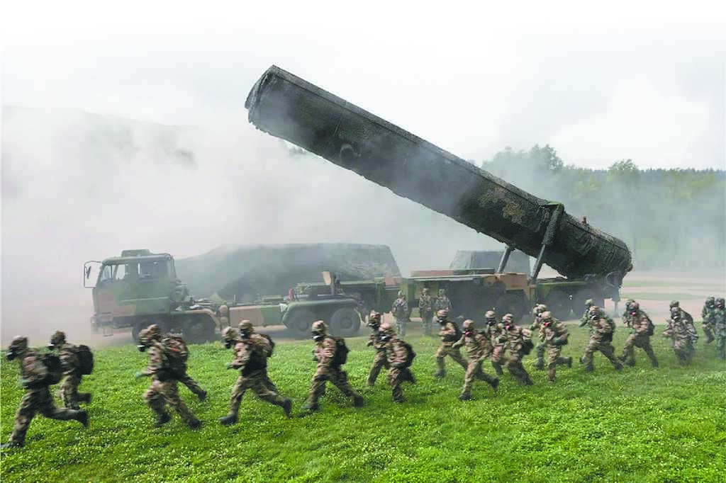 中共火箭軍已成習近平反腐行動重災區，儘管高層陸續中箭落馬，但反腐行動仍在擴大，共軍近期又公開徵集採購涉貪線索，外界預期反腐行動尚未結束。圖為中共解放軍火箭軍操演。（圖：取自中國軍網）