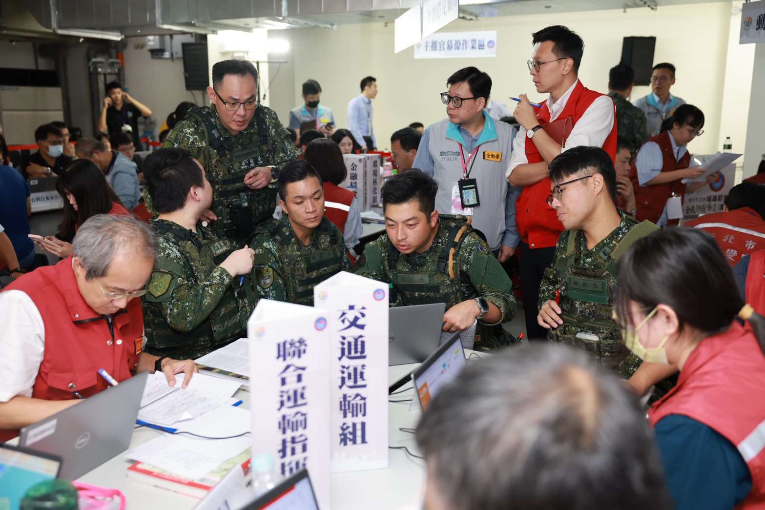 配合國軍年度漢光42號演習，新北市、宜蘭縣12日起展開「城鎮韌性演習」，首日進行「兵棋推演」。(全動署後備指揮部提供)