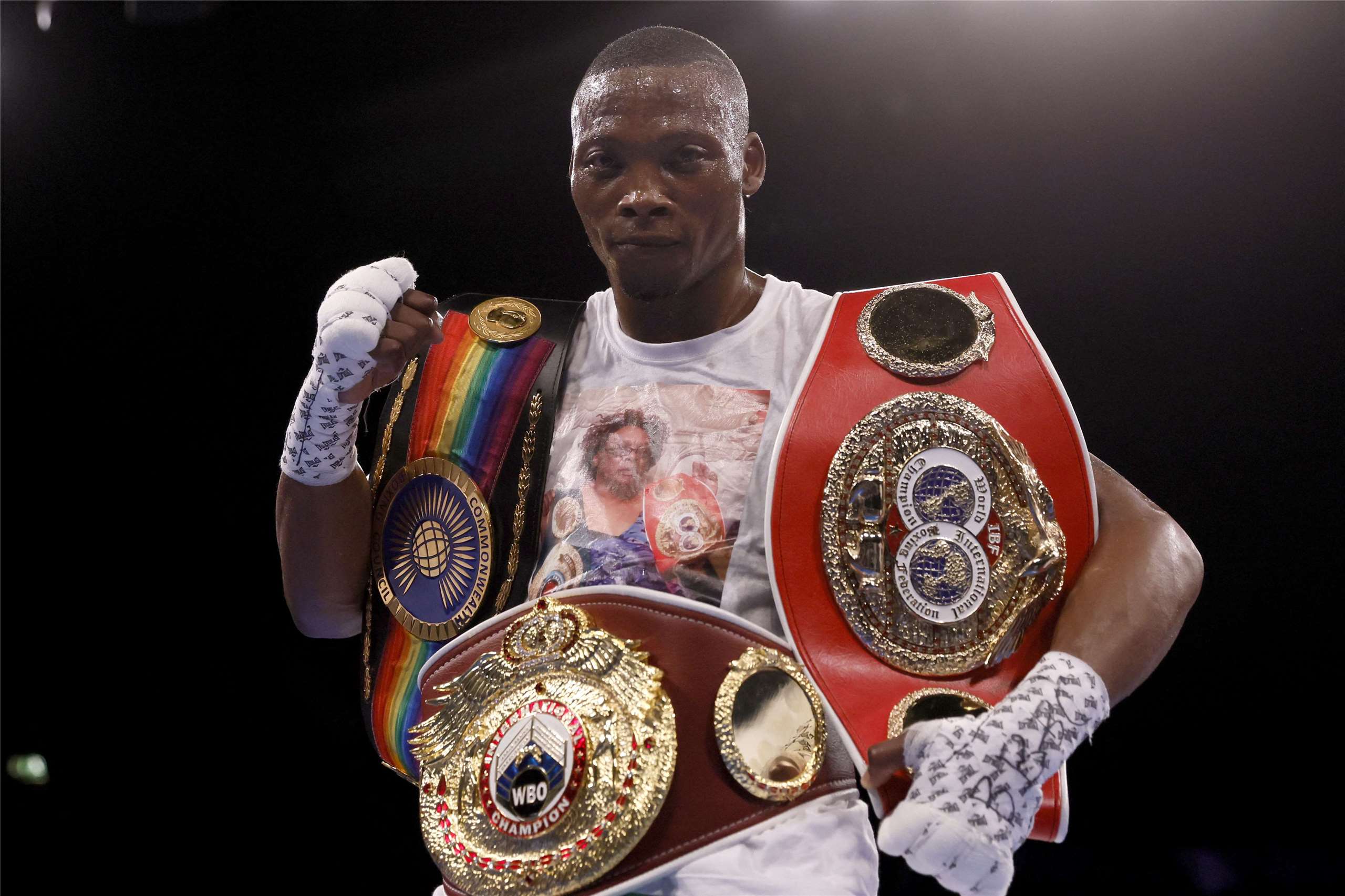 前世界拳王泰特(Zolani Tete)遭槍殺身亡，享年38歲。