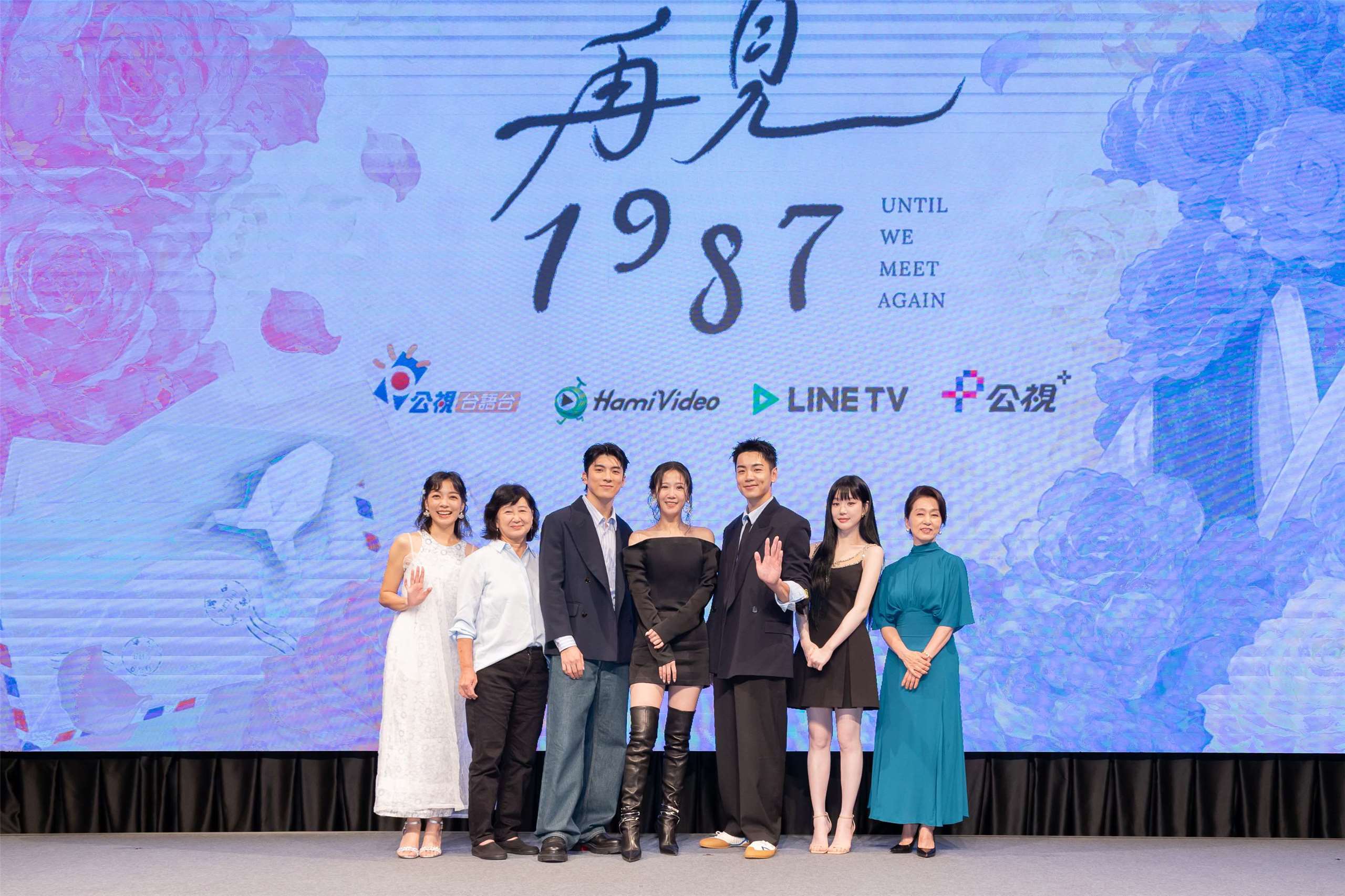 公視台語台全新影集《再見1987》集結林雨宣(左起)、蘇明明、林哲熹、方志友、禾浩辰、韓國演員李侑菲與文熙景。(公視台語台提供)