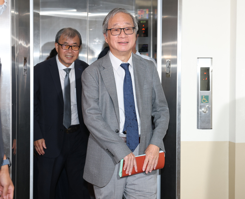 立法院朝野黨團6日繼續研商115年度中央政府總預算案(公務預算部分)，文化部長李遠(前)列席。