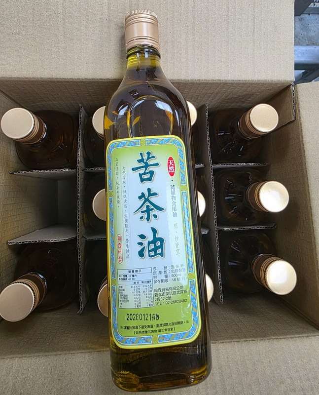 新增1家苦茶油苯駢芘超標後，目前全台已有8家製油廠上榜，遍及新北、嘉義等縣市。圖為北市府衛生局8日表示，翰霖貿易有限公司生產的218瓶苦茶油檢驗出苯駢芘超標，經稽查剩餘產品已經下架封存，消費者可以退換貨。（新北市府衛生局提供）資料照片。