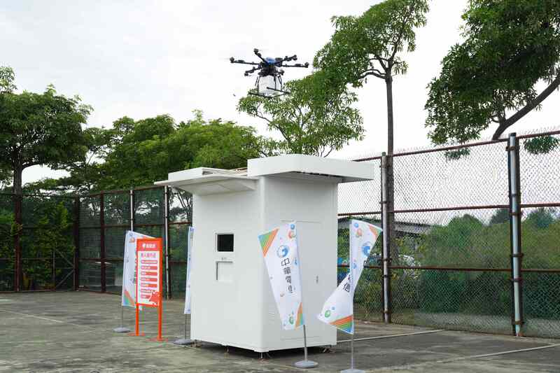 中華電信攜手點點全球、金屬工業研究發展中心、新樂飛無人機及中華系統整合等，共同推動「嘉義亞創無人機物流計畫」，在嘉義縣打造無人機物流示範場域。（中華電信提供）